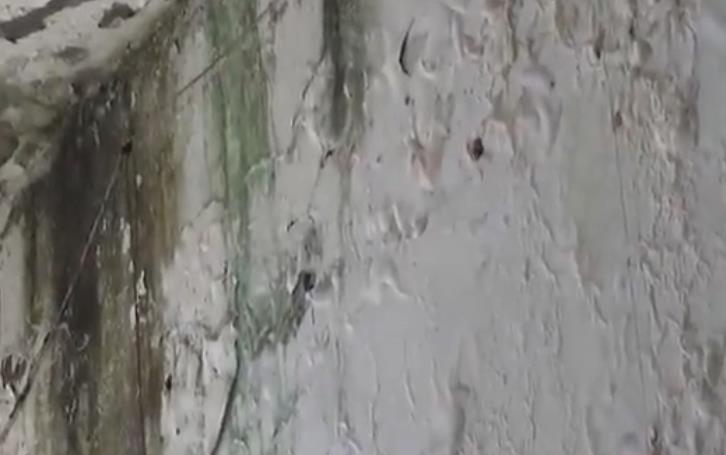 郑州装饰公司获悉：重庆市民称假期在家看瀑布，房屋漏水漏到怀疑人生