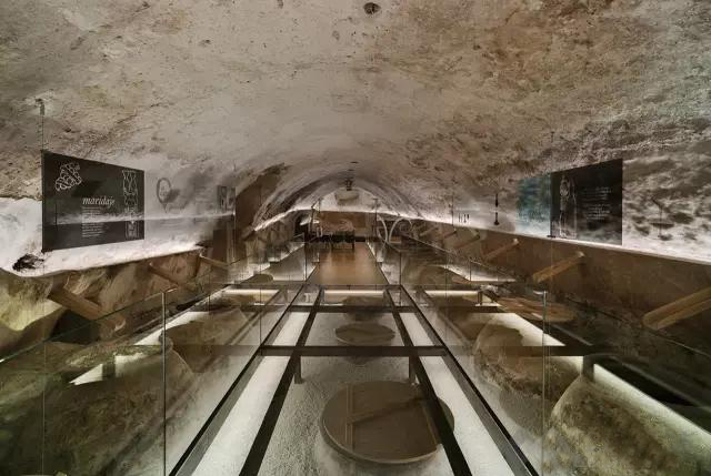 郑州装修公司哪家好 地上太拥挤，7个必看的地下建筑设计案例