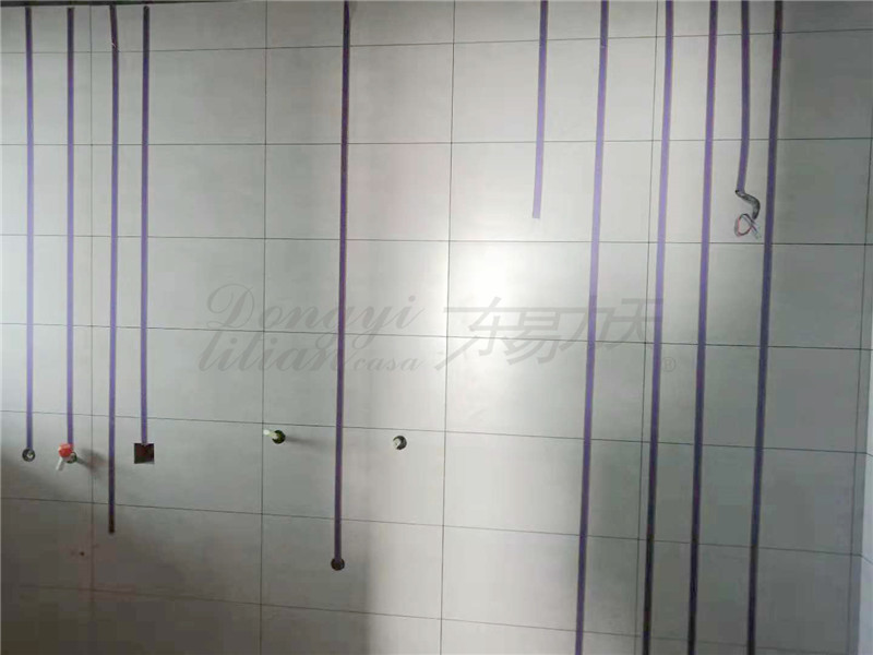 东易力天装饰工地直播：东航幸福滨水家园批墙阶段