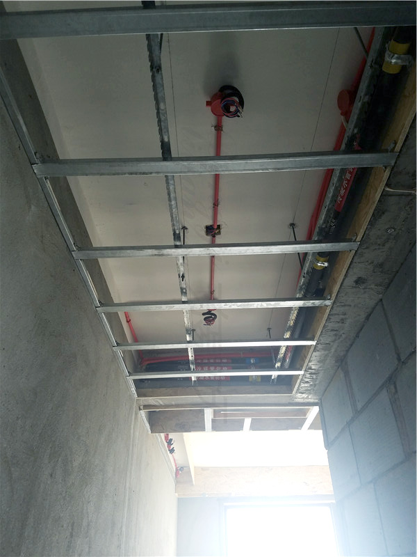 东易力天装饰工地直播：东航幸福滨水家园批墙阶段